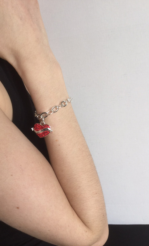 Bracelet guess cœur rouge #glamour#guess - Vinted