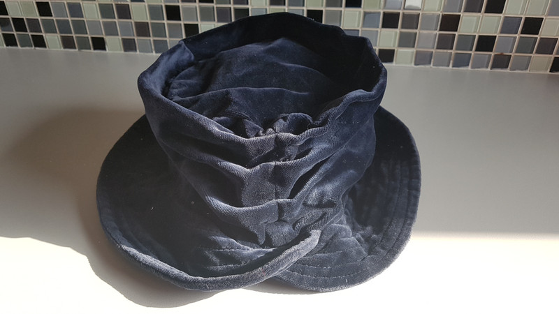 Chapeau velour bleu marine - Vinted