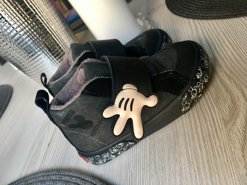 Chaussures bébé garçon Zara (modèle Mickey) - Vinted