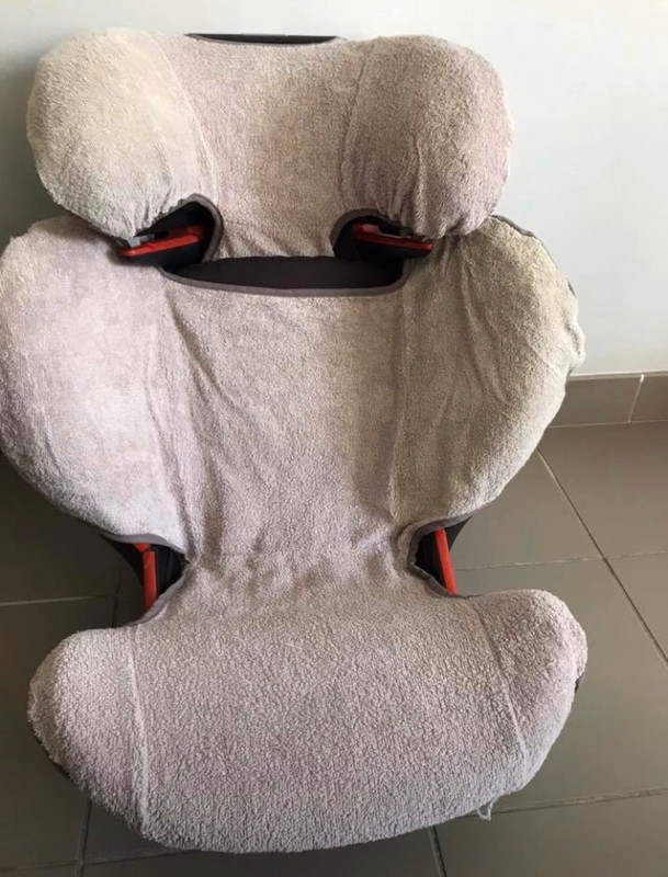 Siege Auto Bebe Confort Modele Ferofix Bon Etat Avec Housse Coton Neuve Vinted Siege Auto Bebe Confort Modele Ferofix Bon Etat Avec Housse Coton Neuve Vinted