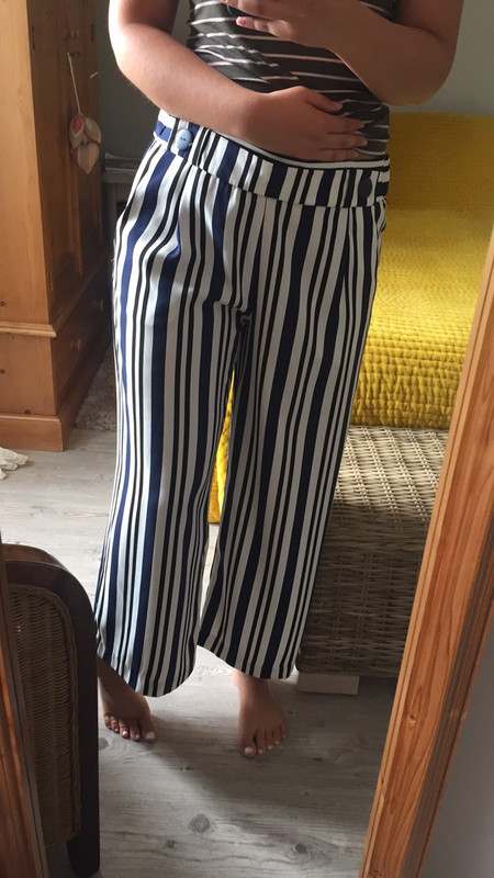 Pantalon à rayures blanches noirs et bleue marine Zara - Vinted