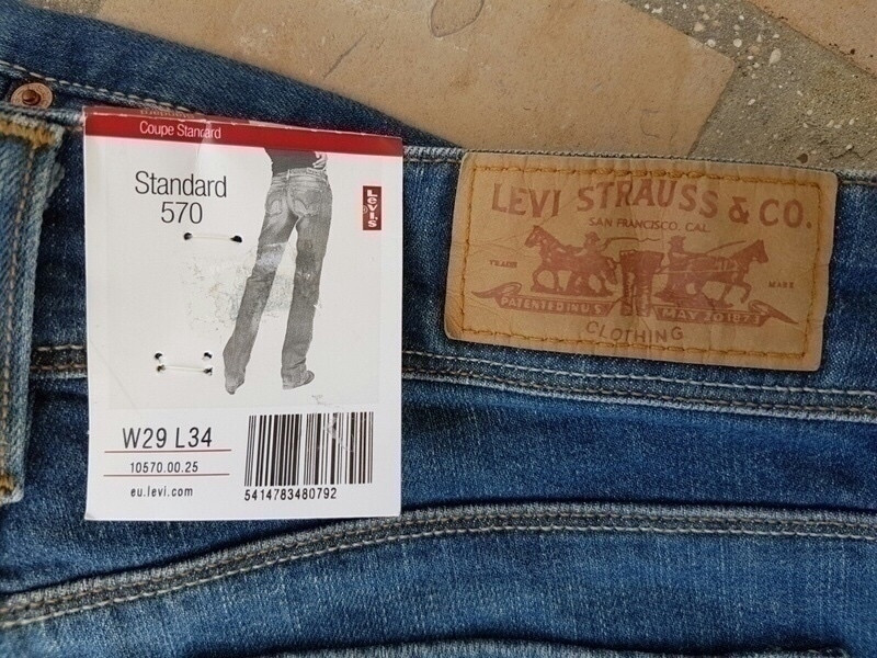 Jeans droit Levi's 570 Straight fit NEUF avec étiquette 38 (US W29 L34)  effet délavé - Vinted