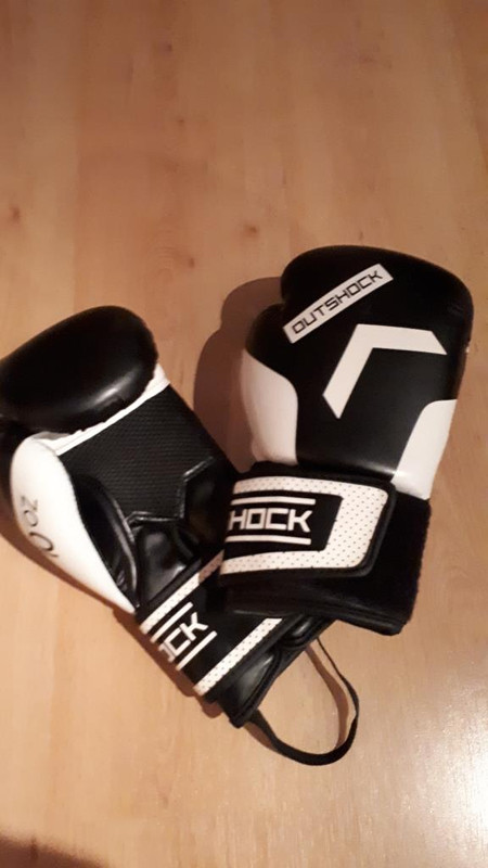 Gants de Boxe Décathlon Outshock 120 noir et blanc, gants d'entrainement  Taille 10 - Vinted