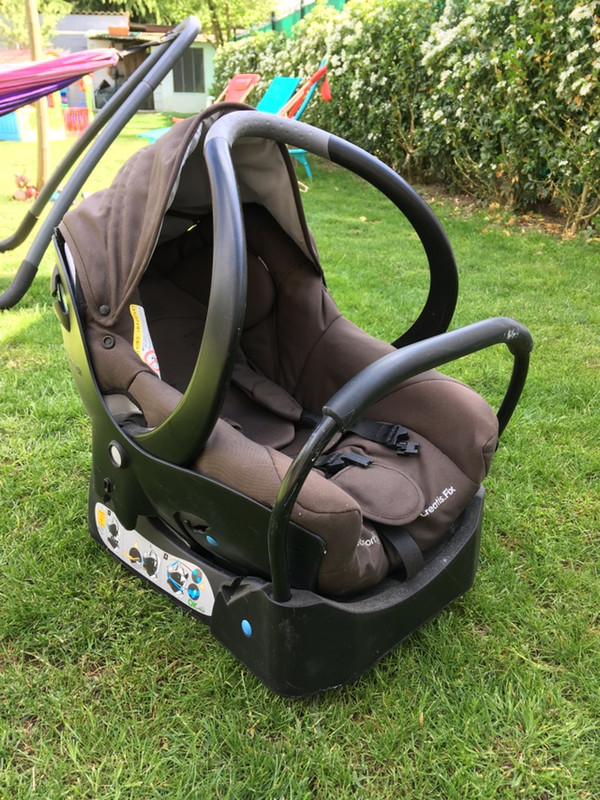 Cosy Bebe Confort Avec Embase Et Housse Pluie Vinted Cosy Bebe Confort Avec Embase Et Housse Pluie Vinted