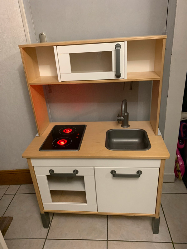 Cuisine en bois IKEA et tout électroménager et vaisselles - Vinted