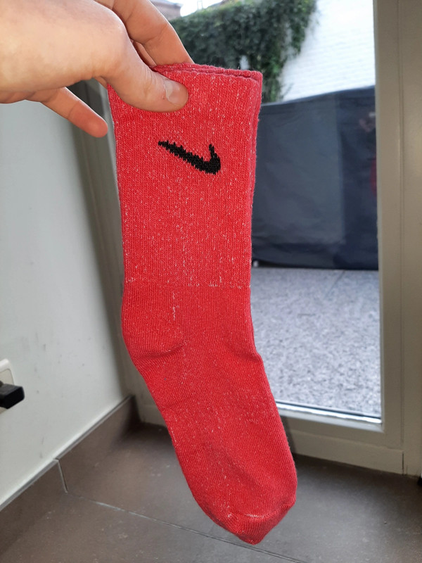 Chaussettes Nike custom tie&die rouge pointure 34-38 - Vinted