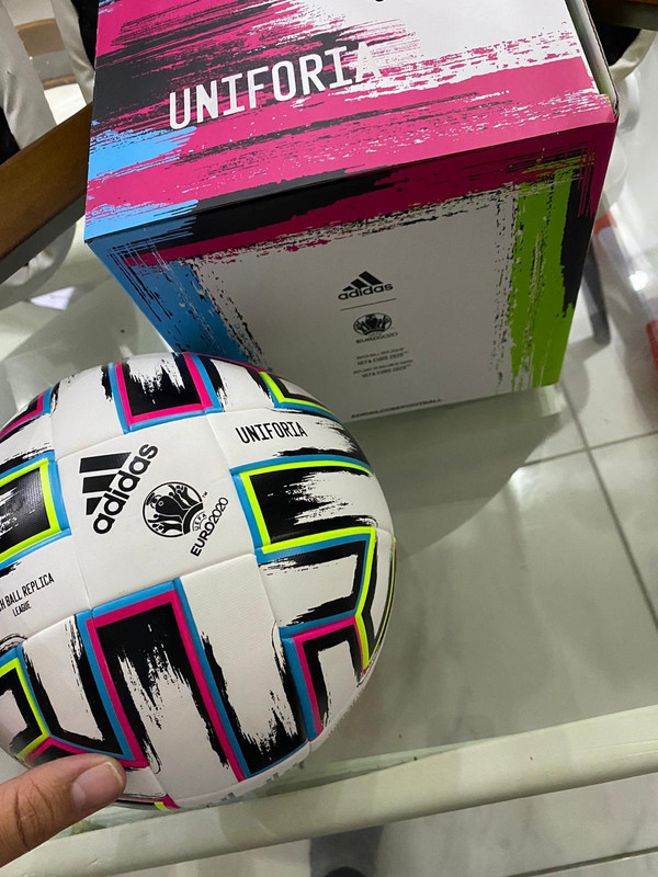 Ballon officiel de l'euro 2020 neuf dans sa boite officile adidas - Vinted
