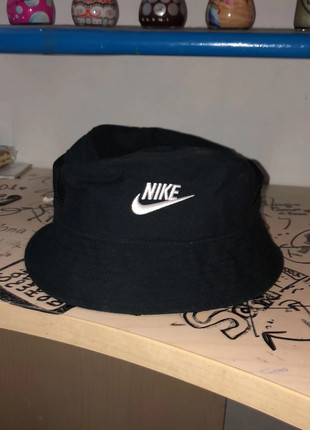 cappello da pescatore Nike bianco e nero - Vinted